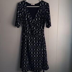 Gilli Black  and White Geometric Midi Wrap Dress Size M
